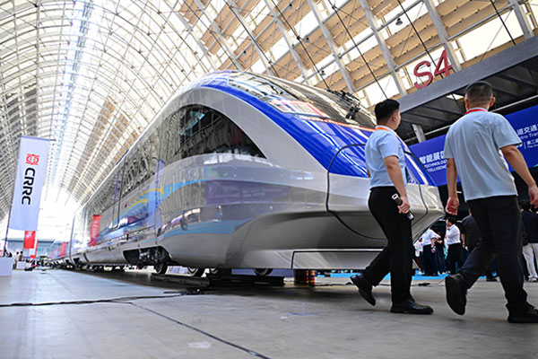 碳纖維賦能！我國首列中國標準智能市域列車亮相，減重30%引領(lǐng)綠色出行新變革